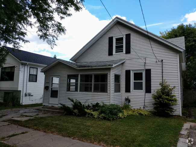 Building Photo - 1035 Dayton St SW Rental