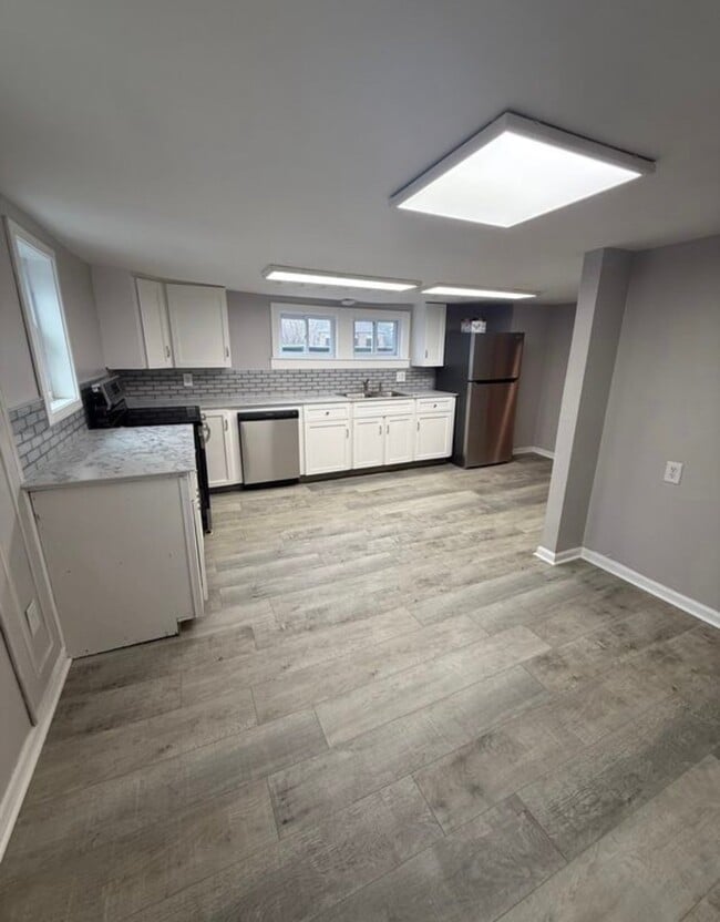 Photo - 9142 Main St