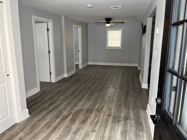 Building Photo - 2 New York Ave Unit 2