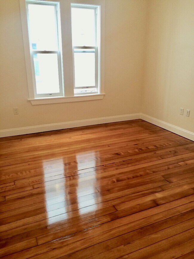 Building Photo - 1085 Dorchester Ave Unit 3 Rental