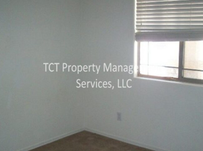 Photo - 3 bed/2 bath near Cardinal Stadium!