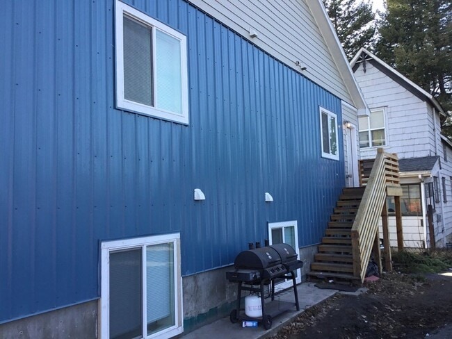 Building Photo - 320 S Asbury St Unit #2
