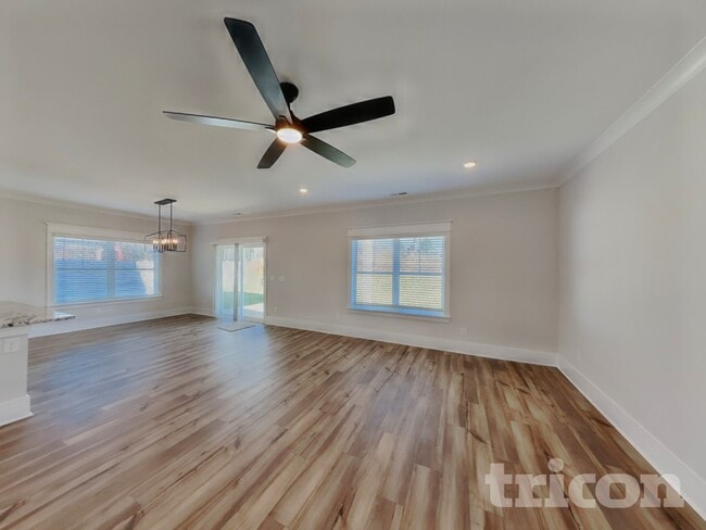 Photo - 544 Kingwood Ln