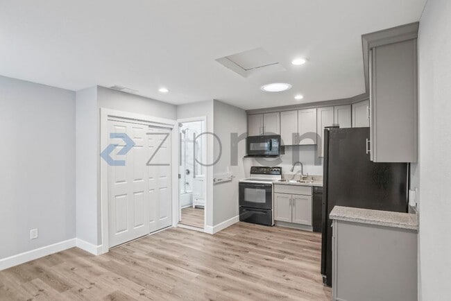 Building Photo - Unit 3