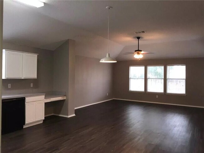 Photo - Updated 4 bed single Story home