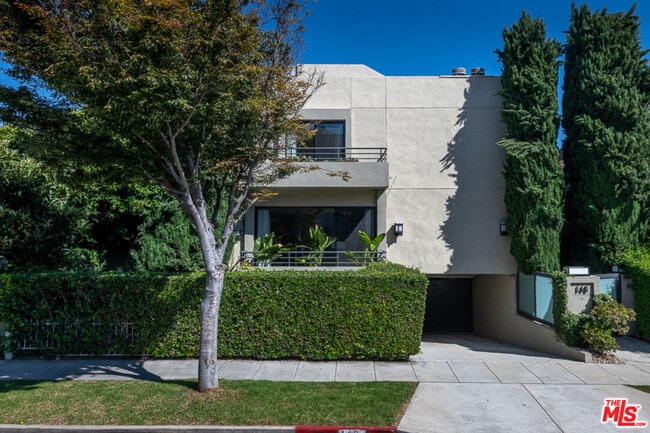 Building Photo - 148 S Roxbury Dr Unit B