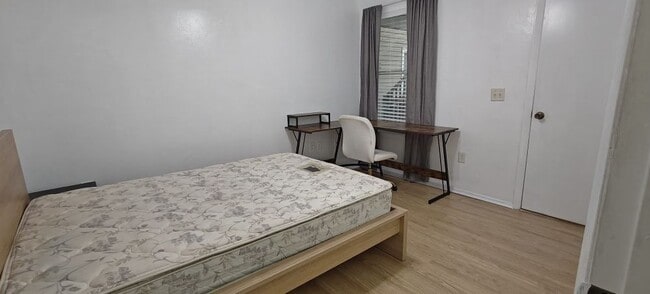 Photo - 4000 SW 23rd St