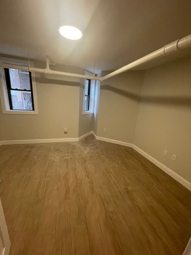 Photo - NO FEE!  CLEVELAND CIRCLE 1 BEDROOM WITH RENOVATED KITCHEN AVAILABLE 9/1