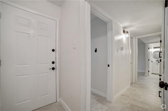 Building Photo - 2600 Penny Ln Unit 118 Rental