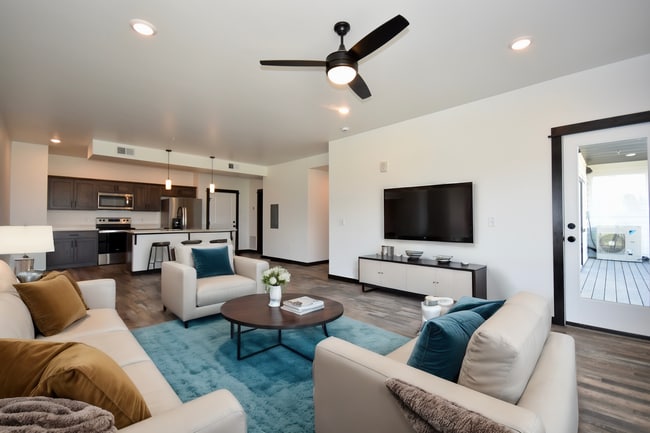 Photo - 1595 N 25th Ave Unidad 302