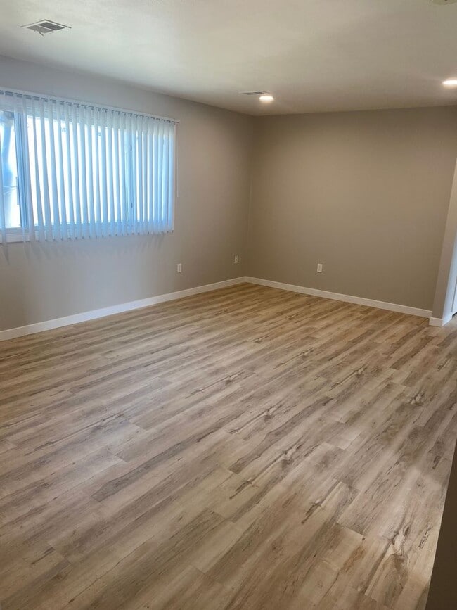 Photo - 8886-8888 N Lowell Blvd (DUPLEX) Unidad 1 [8886 Lowell]
