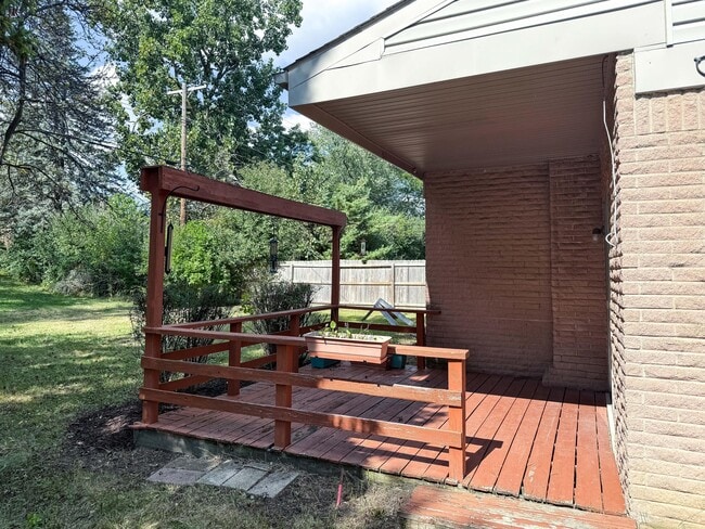 Photo - 2844 Renfrew St