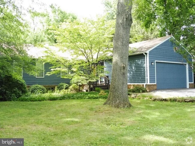 Building Photo - 10 Dew Wood Ct Rental