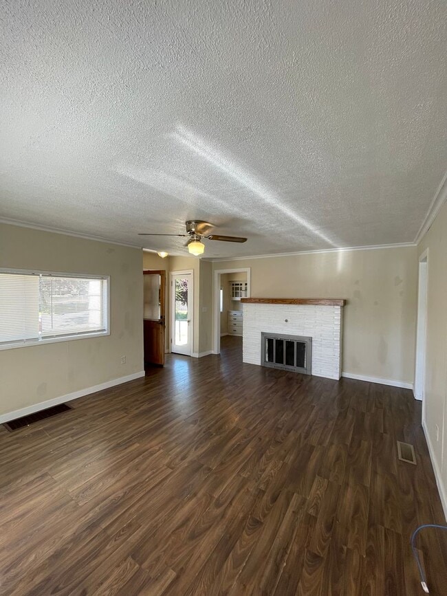 1443 Worden Ave