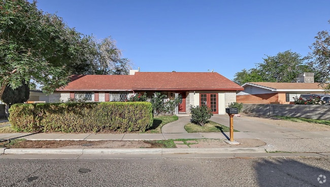 Building Photo - 2110 Thomas Dr Rental