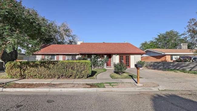 Photo - 2110 Thomas Dr House