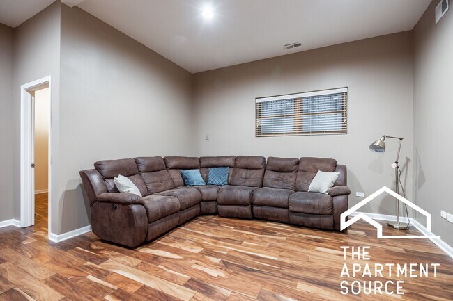 Photo - 1333 N Bosworth Ave Unit B