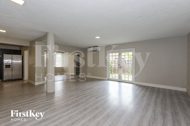 1185 Arizona Ave