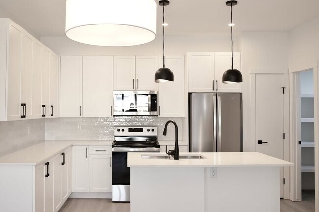 Photo - 11315 110a Ave NW Unit 2