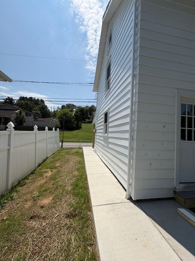 Photo - 3777-3783 Huckleberry Road Unidad 3779