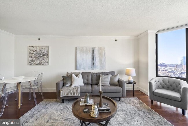 Photo - 2018 Walnut St Unit 16J