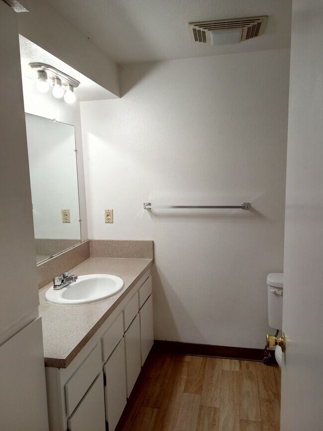 Photo - Spacious Two Bedroom, One Bathroom Unit 3958