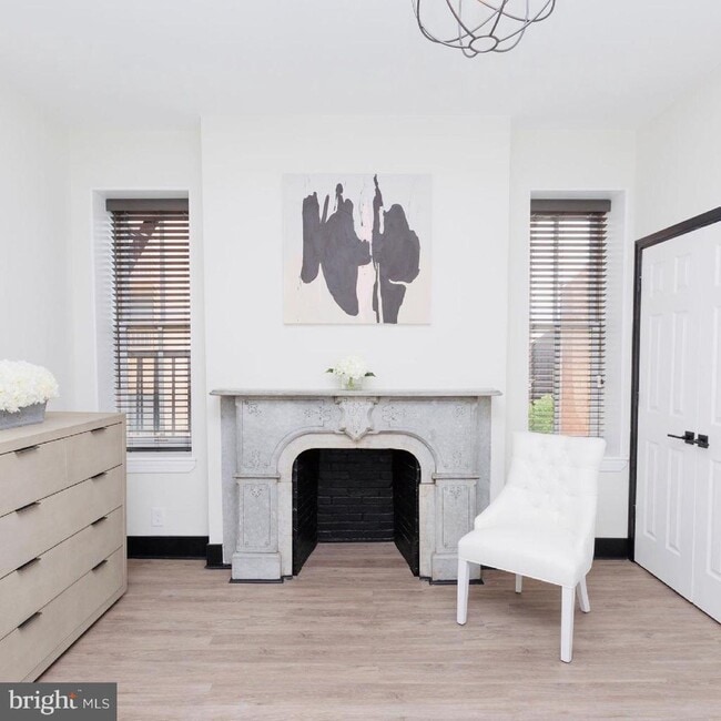 Photo - 13 E Read St Unidad 8