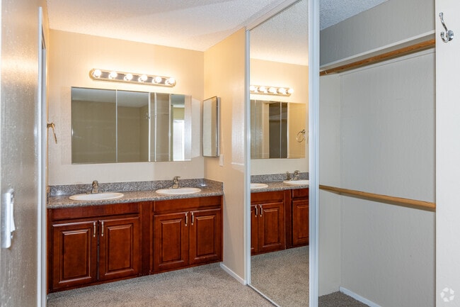 2BR, 2BA - 1,035SF - Primary Bathroom