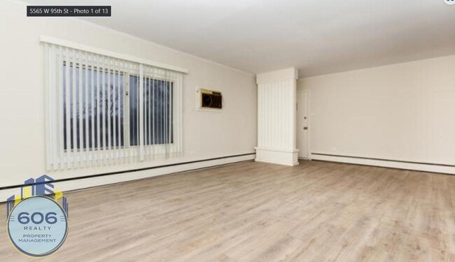 Building Photo - 5565 W 95th St Unit 2R