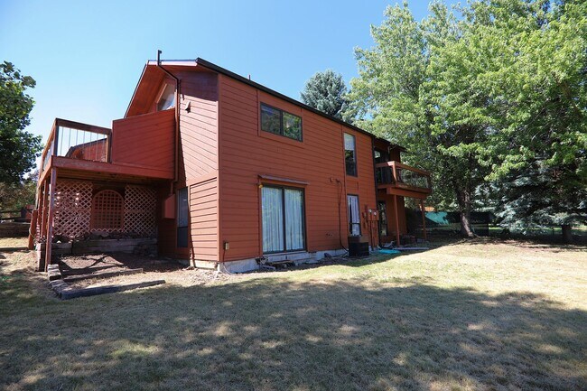 Photo - 1677 Edwards Dr