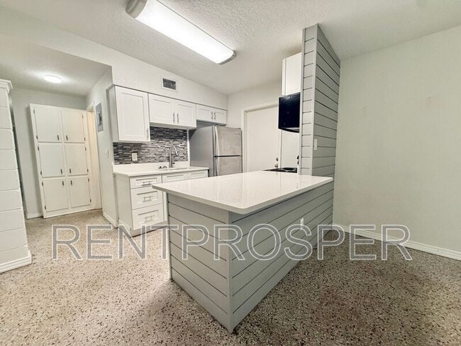 Photo - 221 Concord Dr