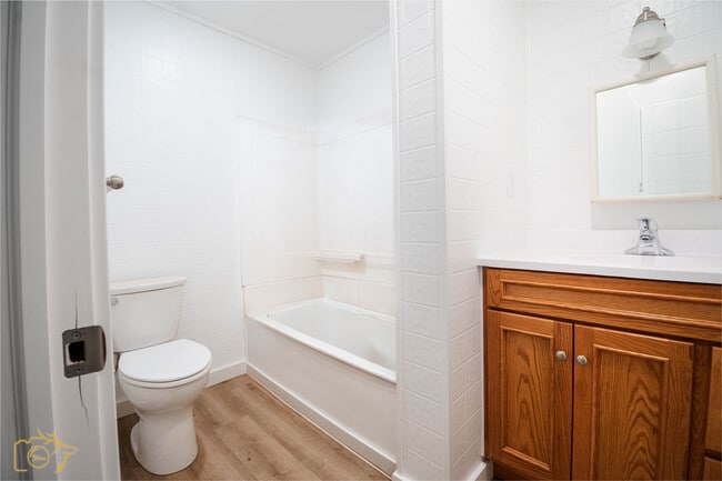 Photo - 120 Main St Unidad Downstairs