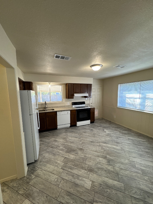 Photo - 618 Comal Ave