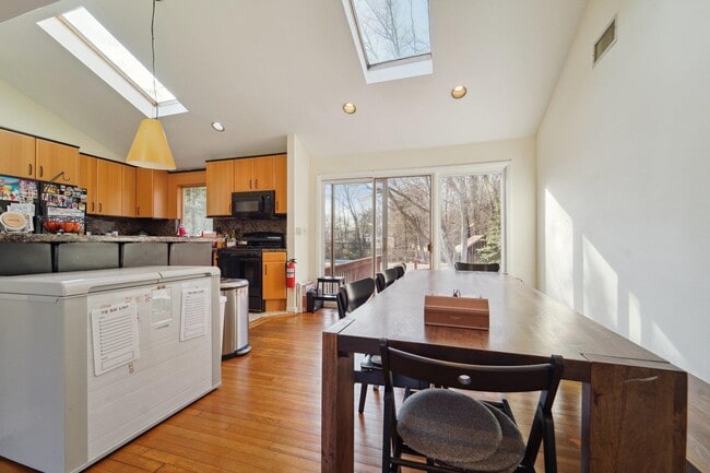 Photo - 324 Brook St Unit 324