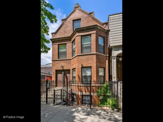Building Photo - 1942 W Cortland St Rental