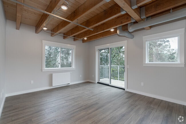 3 habitaciones, 2 baños, 130 metros cuadrados, sala de estar - 6960 SW Canyon Rd Unidad C