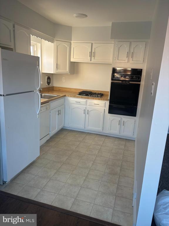 Photo - 347 Durfor St