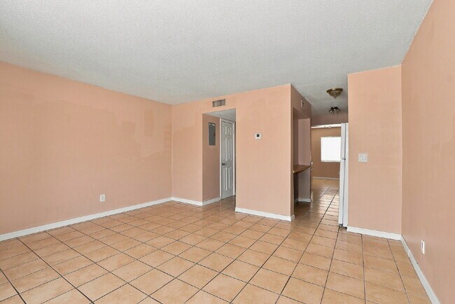 Photo - "Charming Kissimmee Retreat: Spacious 2-Bed Oasis with Modern Comforts!" Unit D