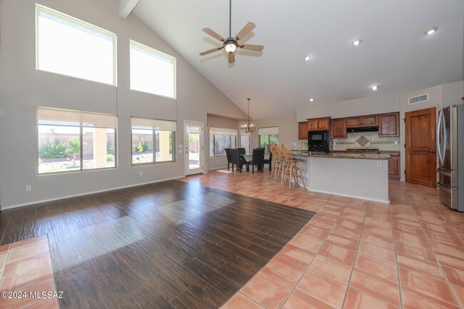 Photo - 831 S Rincon Rising Rd