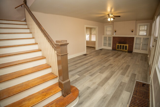 Photo - 927 E Dunklin St