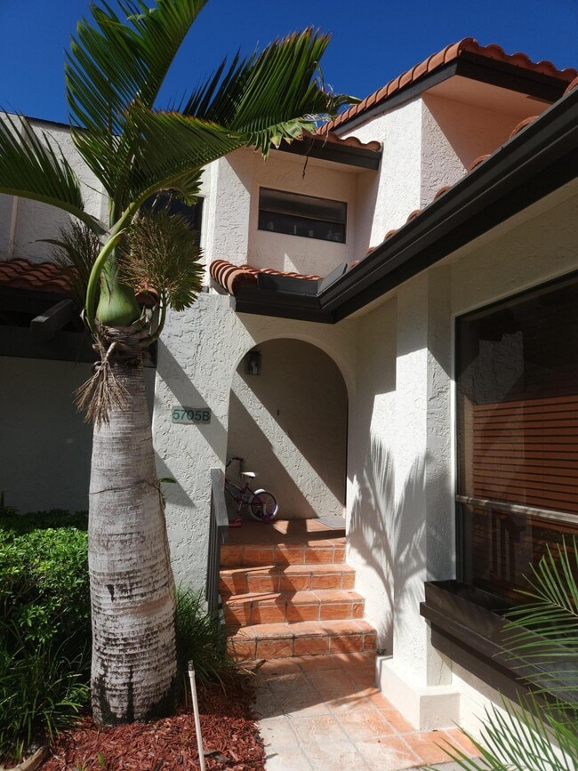 Photo - 5705 Fox Hollow Dr