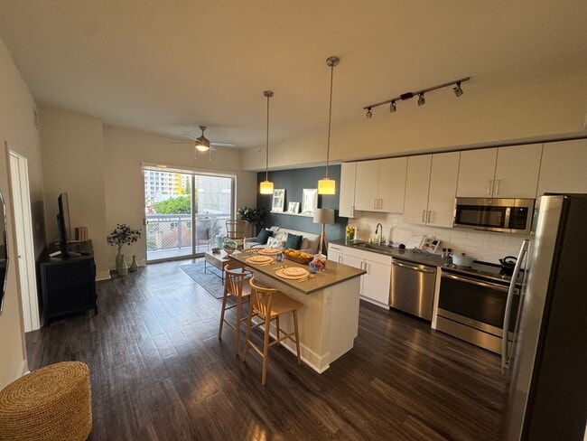Building Photo - 475 NE 25th St Unit A1 Rental