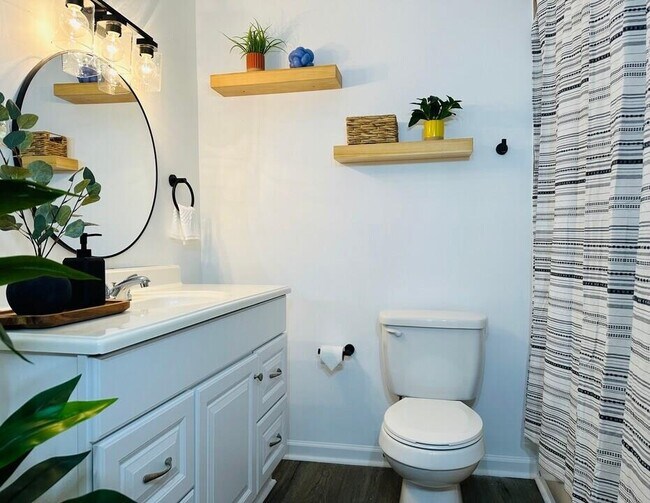 Photo - 4936 S Lakewood Dr