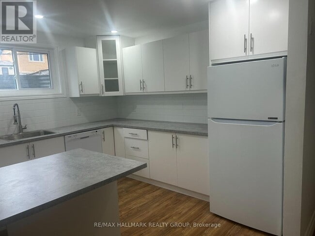 Photo - 1540 Maxime St