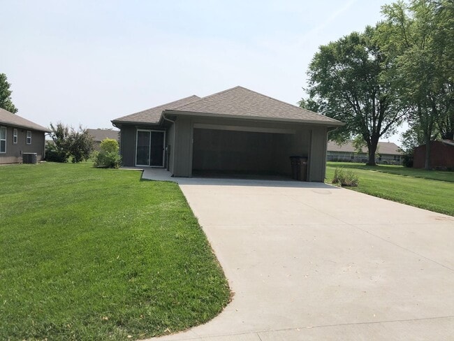 Photo - 2 Bed | 2 Bath | 2 Car Garage Single Level Home in Raymore