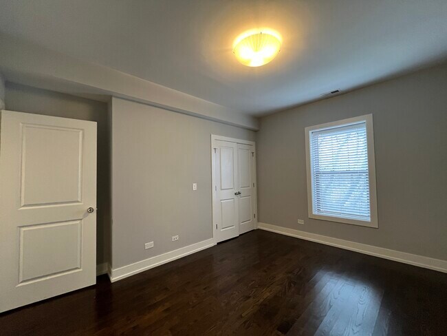 Photo - 1752 W Summerdale Ave Unit 2