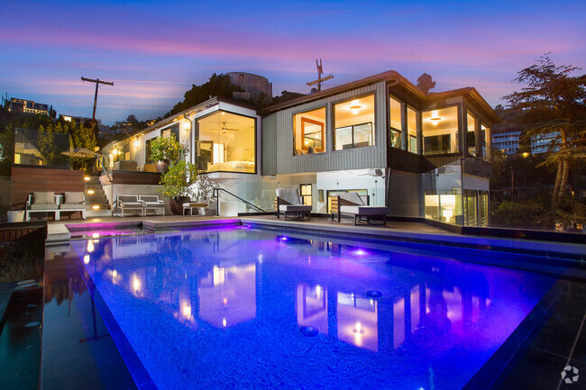 Building Photo - 1733 Sunset Plaza Dr Rental