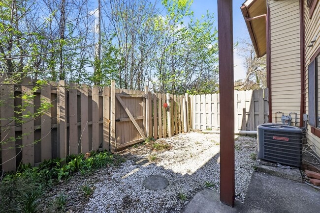 Photo - 122 Chelsea Cir
