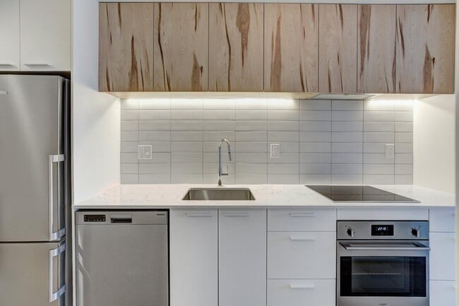 Building Photo - 1150 Bd René-Lévesque E