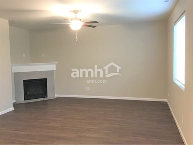 Photo - 967 Riggs Dr E